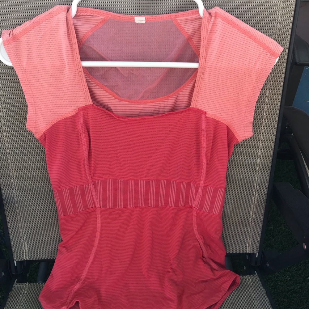 Cute Lululemon red top, excellent condition
